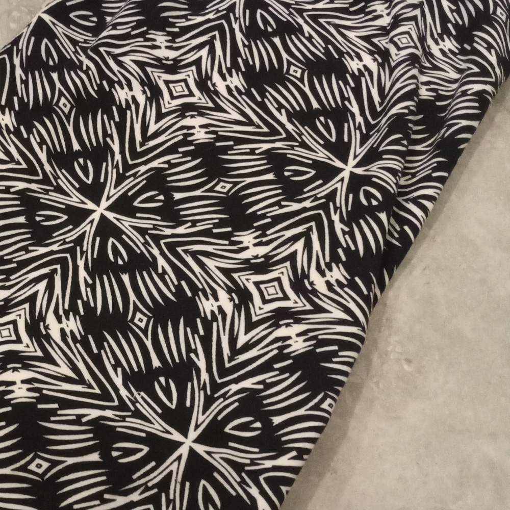 Black and white patterned leggings